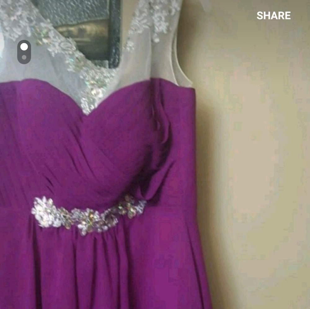 Formal dress - Picture 3 of 3